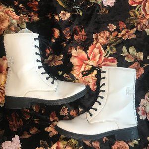 Qupid Studded Cross Boots - White